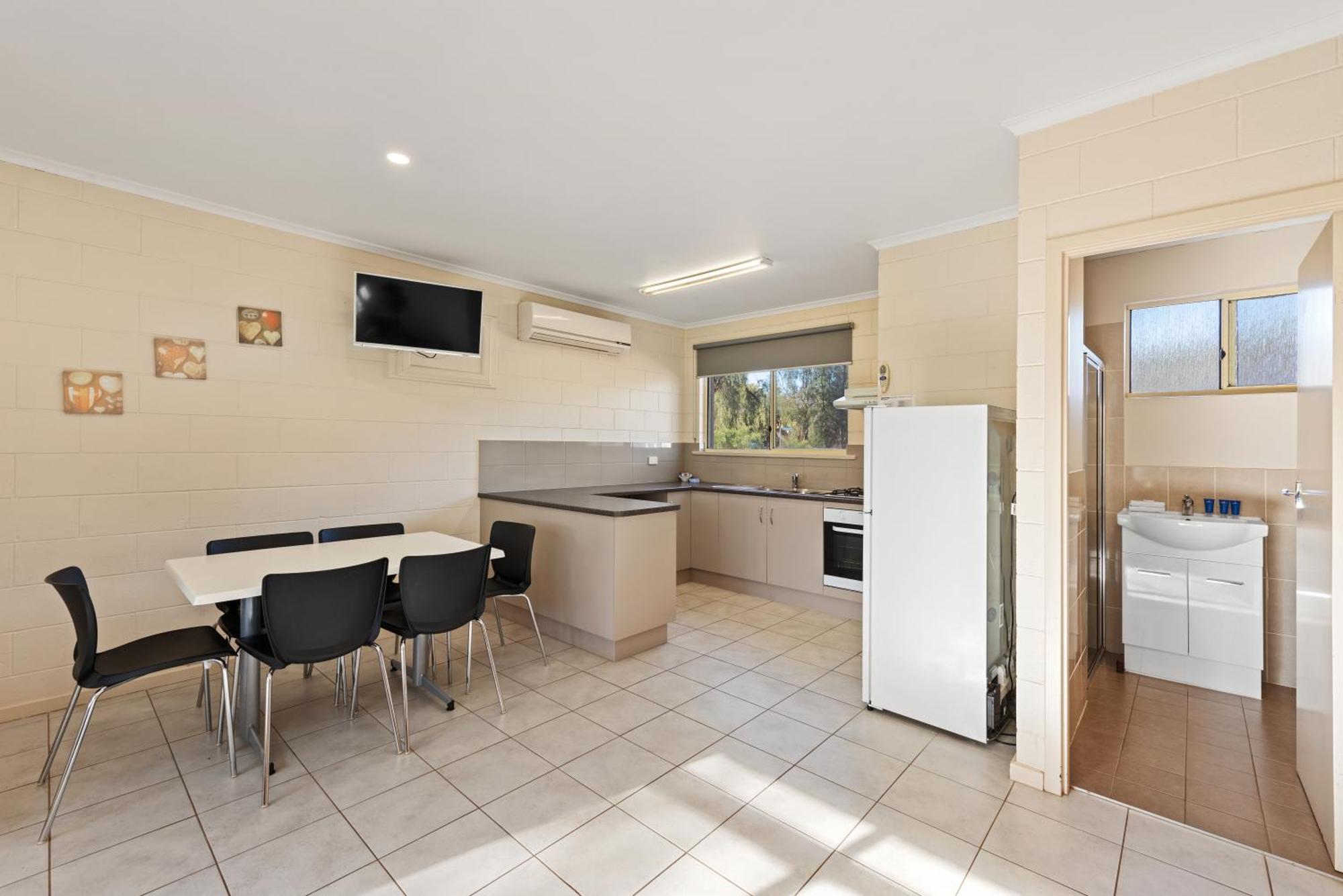 Discovery Parks - Lake Bonney Barmera Room photo
